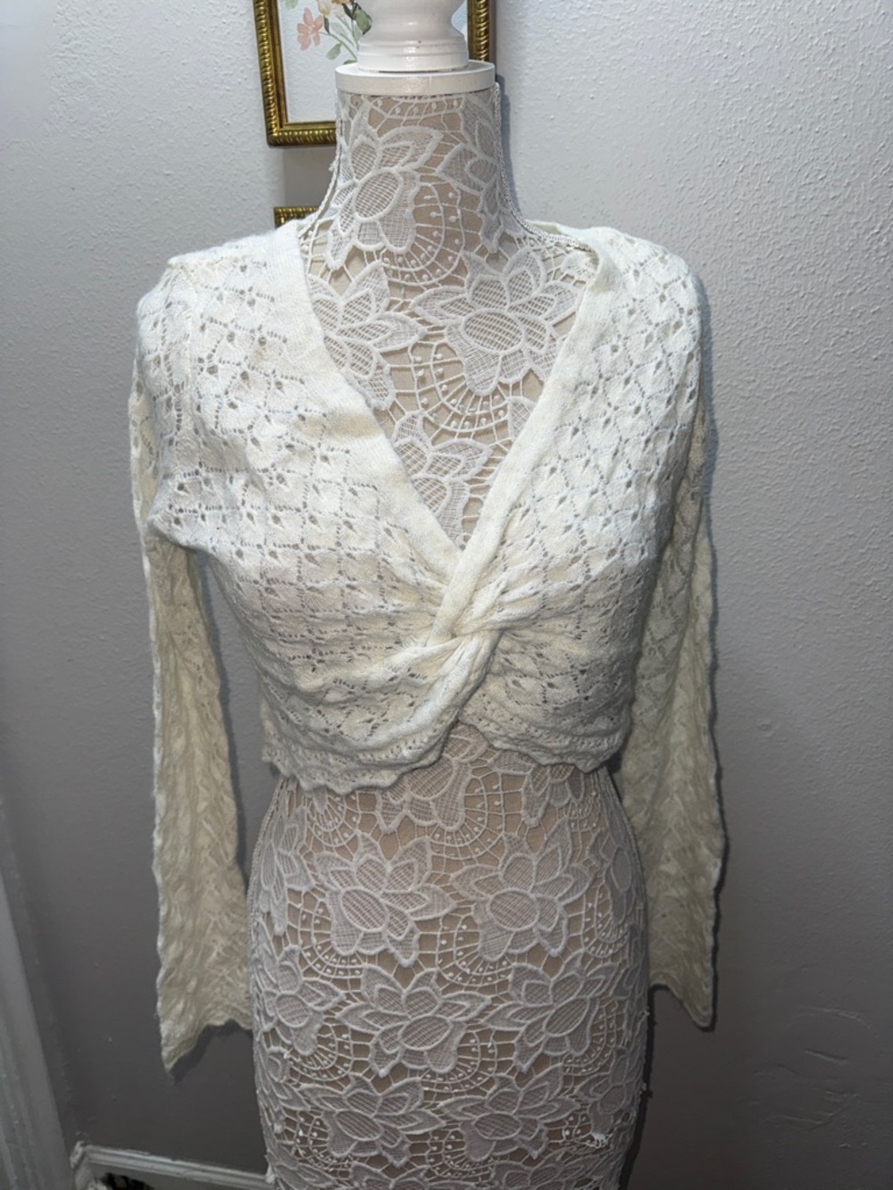 American Eagle Outfitters Ivory Twist-Front V-Neck Cropped Sweater